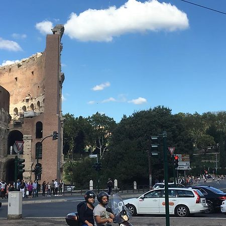 Delightful Apartment 100 Meters From The Colosseum Εξωτερικό φωτογραφία