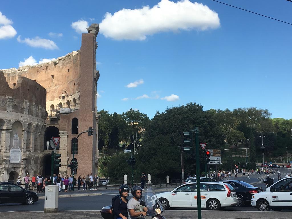 Delightful Apartment 100 Meters From The Colosseum Εξωτερικό φωτογραφία