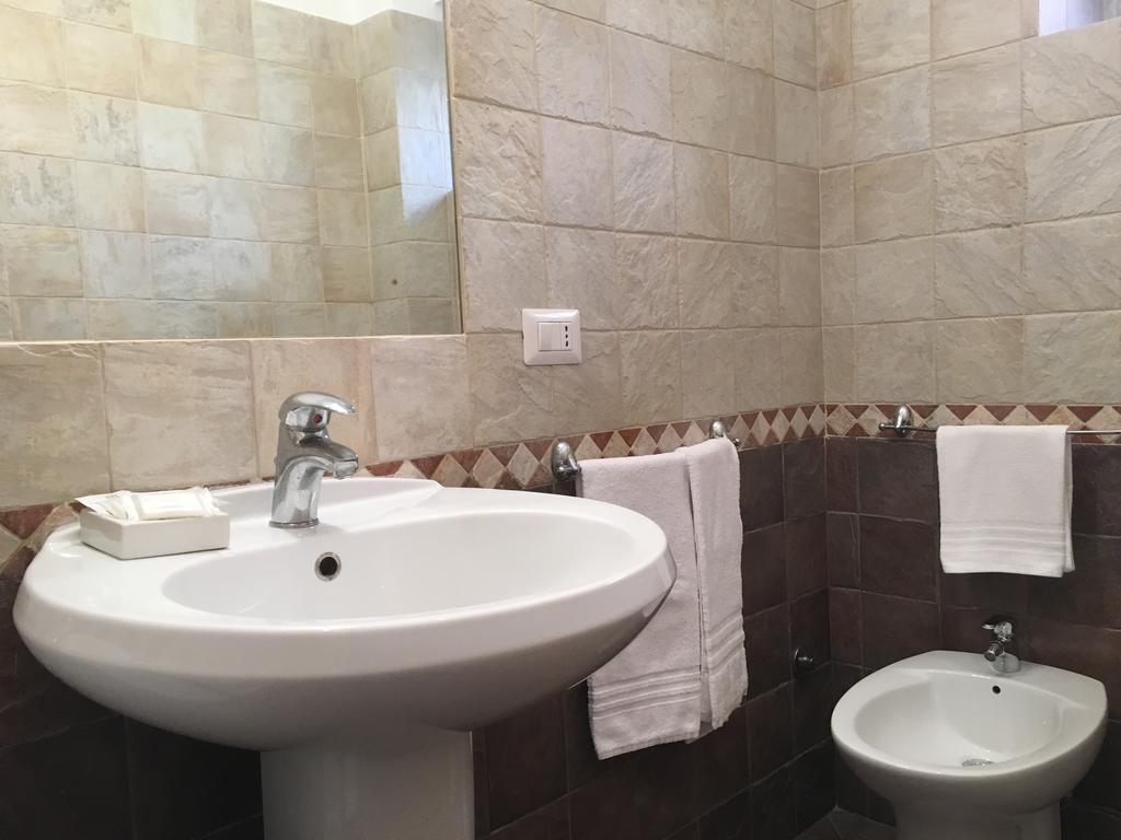 Delightful Apartment 100 Meters From The Colosseum Εξωτερικό φωτογραφία